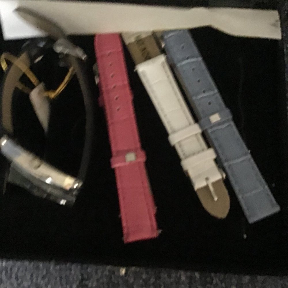 NWT Watch with 4 bands - Picture 2 of 3